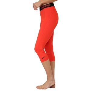Nike Pro Women's Red Dri-Fit Compression 3/4 Leg Training Capris EUC